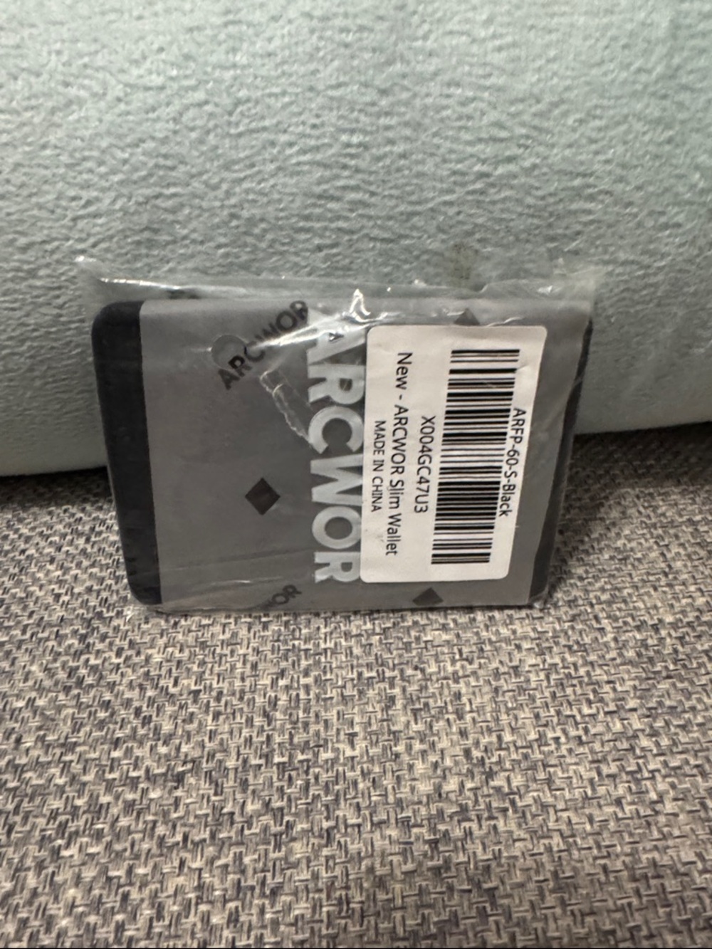 Black Unisex Card Holder - Picture 6 of 7